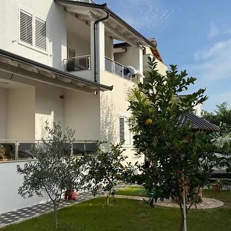 White 게스트하우스 *