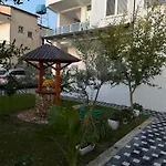 White 招待所 Kamez