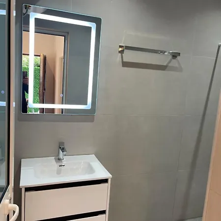 White Affittacamere Kamez